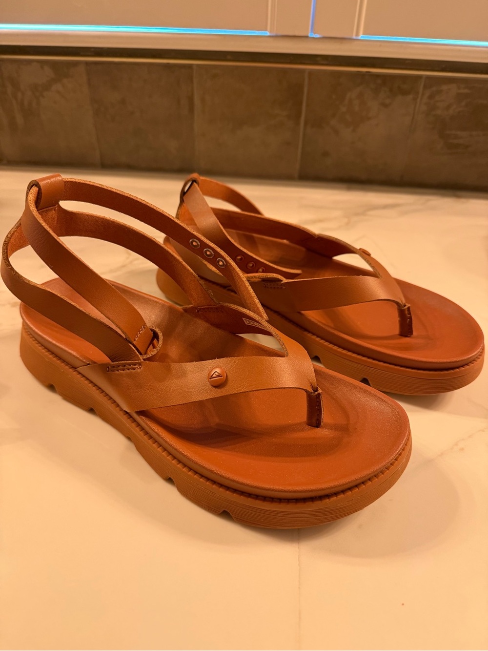 Reef Vista Luxe Sierra Women's Leather Brown Sandals, sz 7 W, worn once.